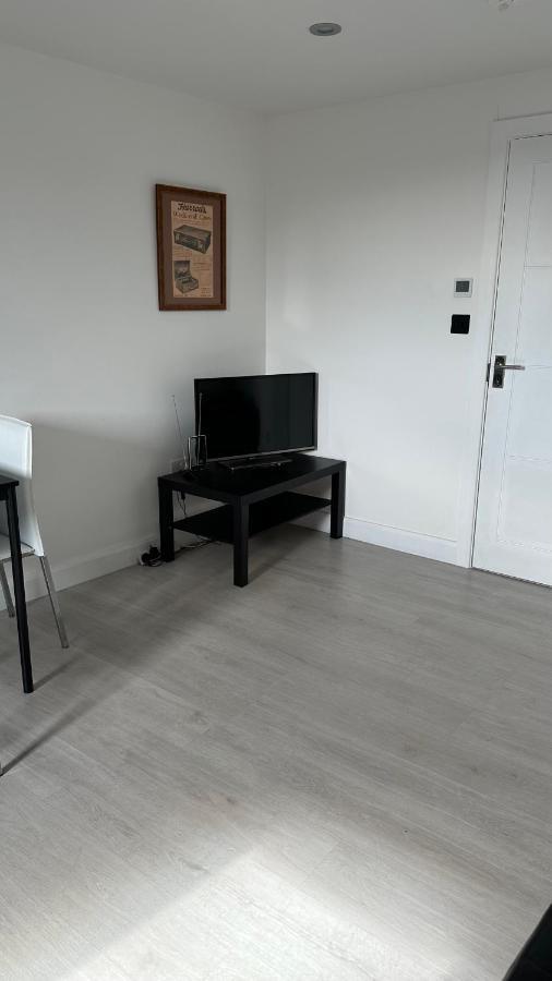 Stunning New 1 Bedroom Apartment London Exterior photo